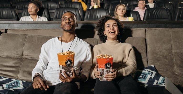 Manfaat dan Kenikmatan Menonton Film Komedi