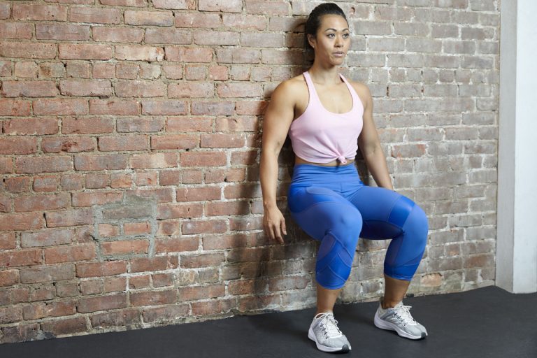 Wall Sit, Latihan Ringan di Rumah yang Efektif Bangun Kekuatan Kaki